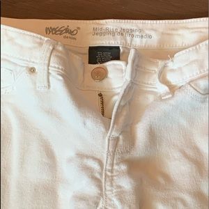 white mid rising jeggings